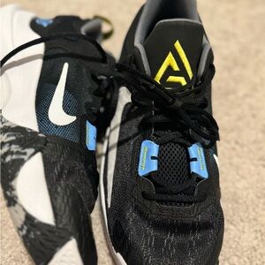 Nike Giannis Immortality Basketball Shoes Big Kids